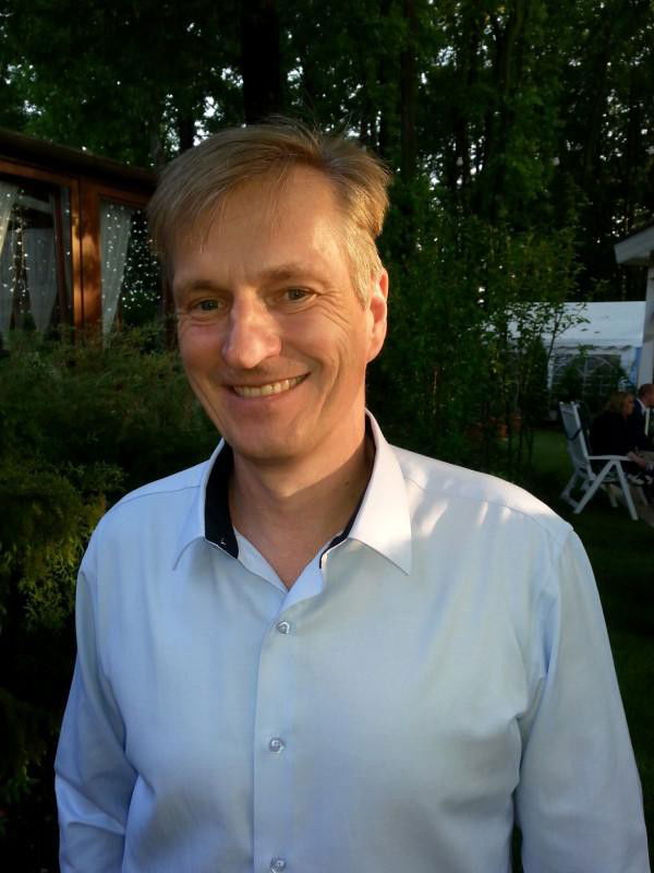 Ingatlanközvetítő