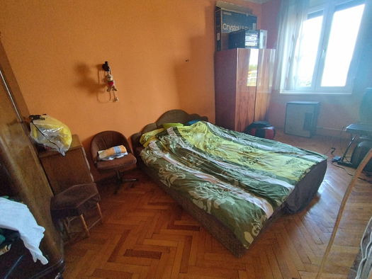 Small Image 1