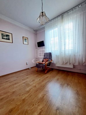 Small Image 1